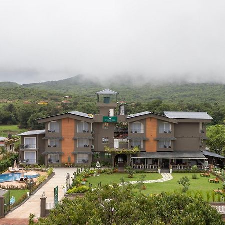Stone Wood Hotel Amboli エクステリア 写真