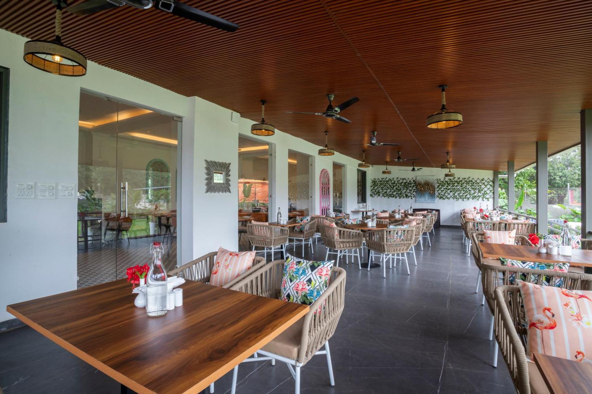 Stone Wood Hotel Amboli エクステリア 写真