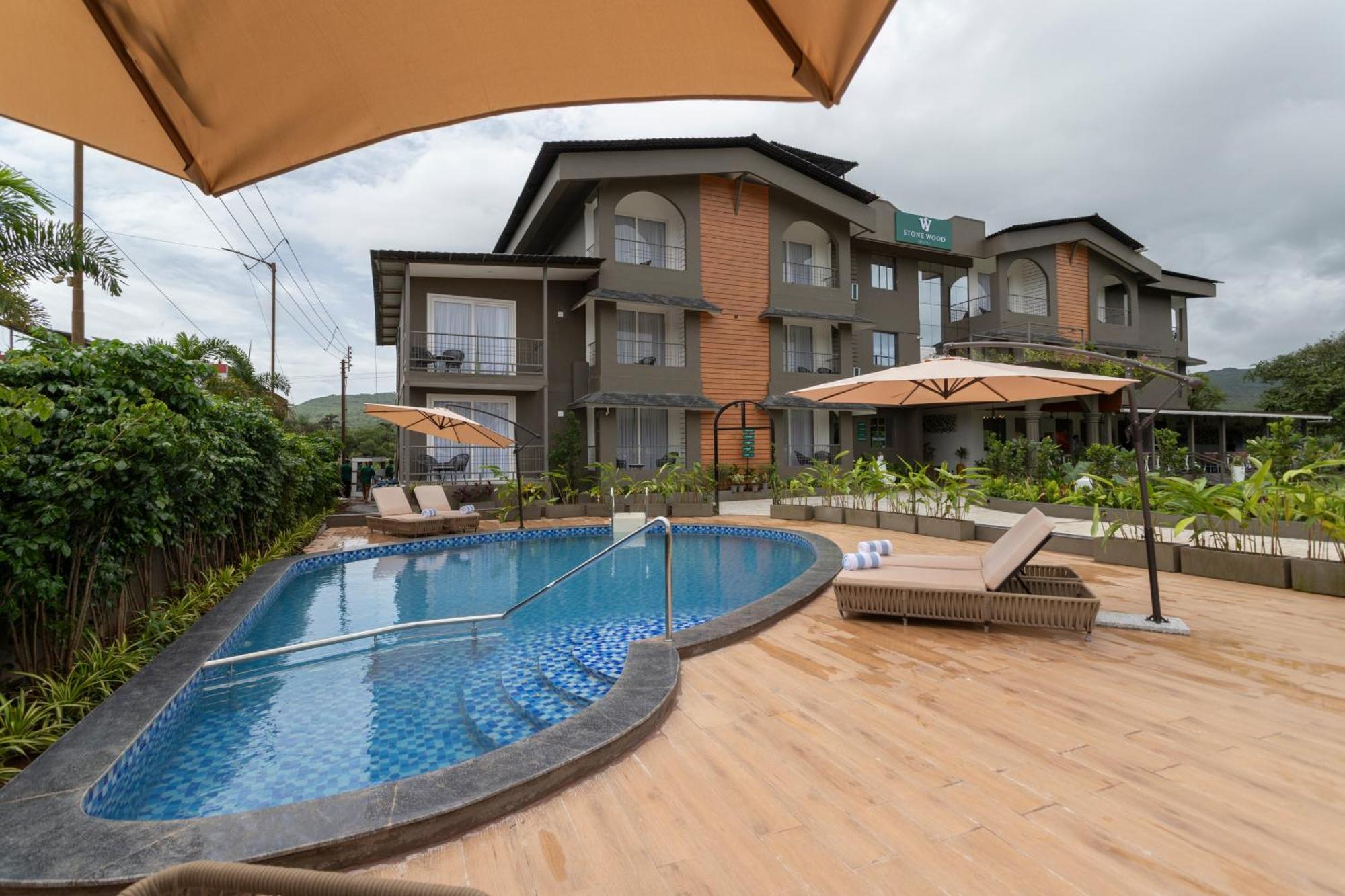 Stone Wood Hotel Amboli エクステリア 写真