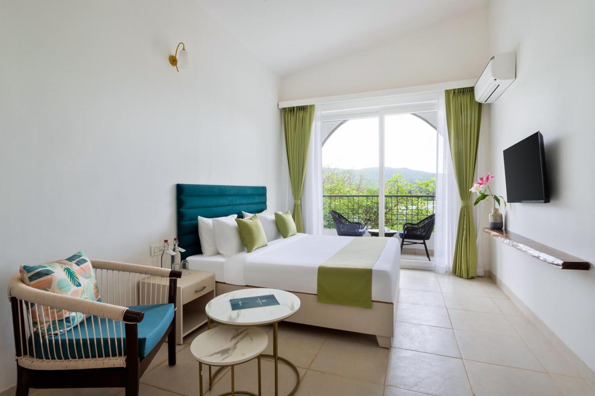 Stone Wood Hotel Amboli エクステリア 写真