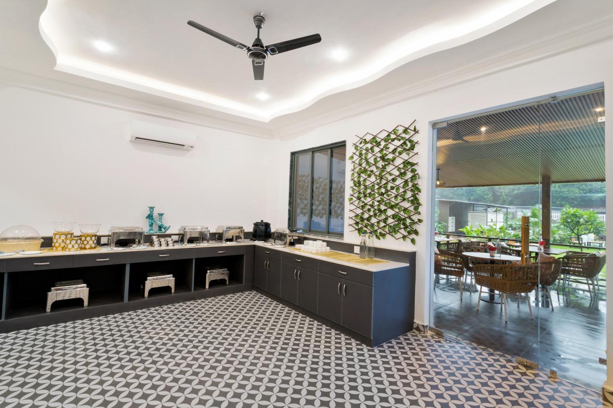 Stone Wood Hotel Amboli エクステリア 写真