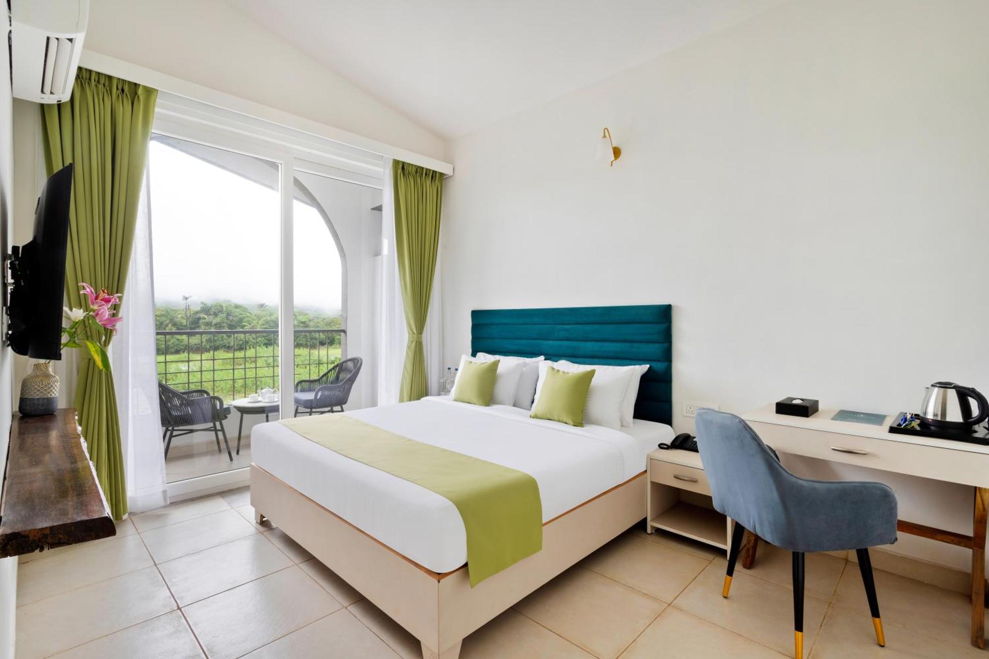 Stone Wood Hotel Amboli エクステリア 写真