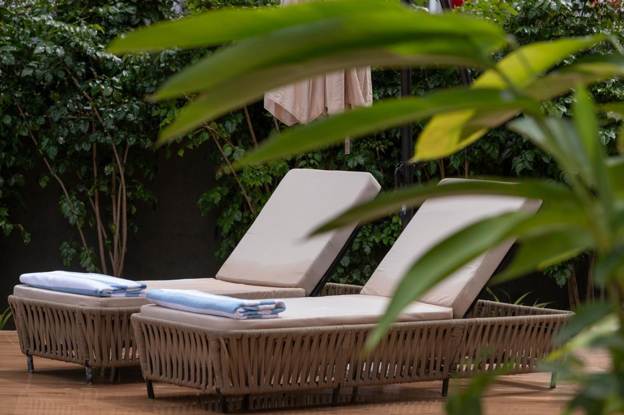 Stone Wood Hotel Amboli エクステリア 写真