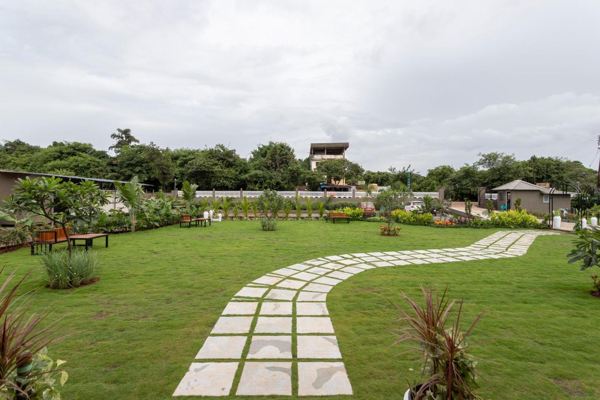 Stone Wood Hotel Amboli エクステリア 写真