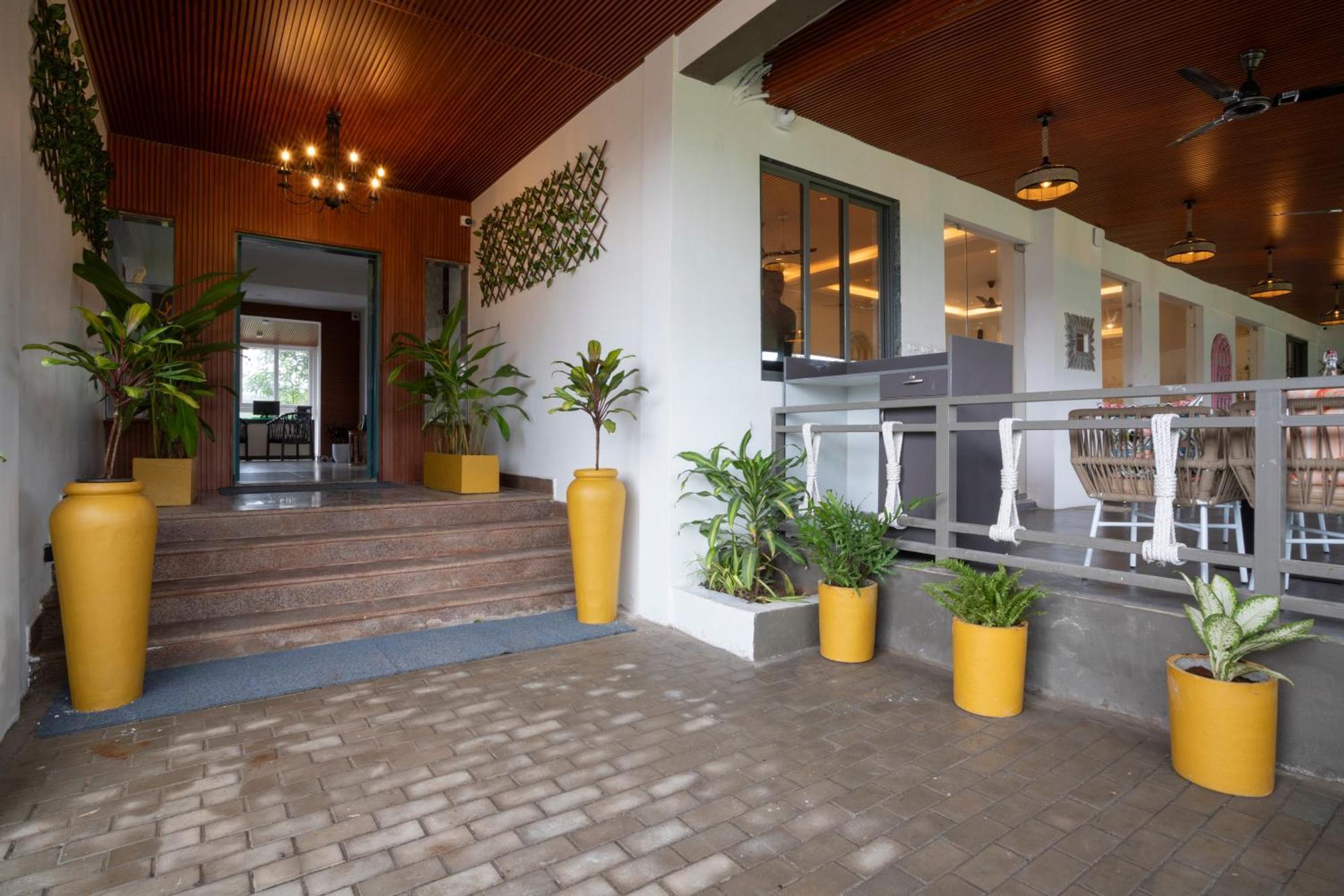 Stone Wood Hotel Amboli エクステリア 写真